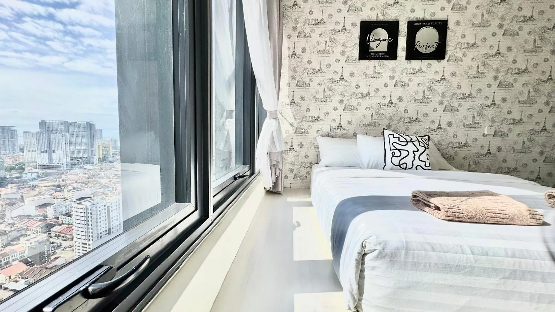 Tropicana 218 Macalister #Georgetown #Infinity Pool #2Pax Studio Suite #1 Queen #Quality Well Maintained #Private Host Malezya